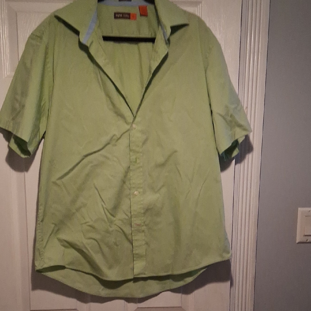 Casual Light Green Short-Sleeve Button-Down Shirt